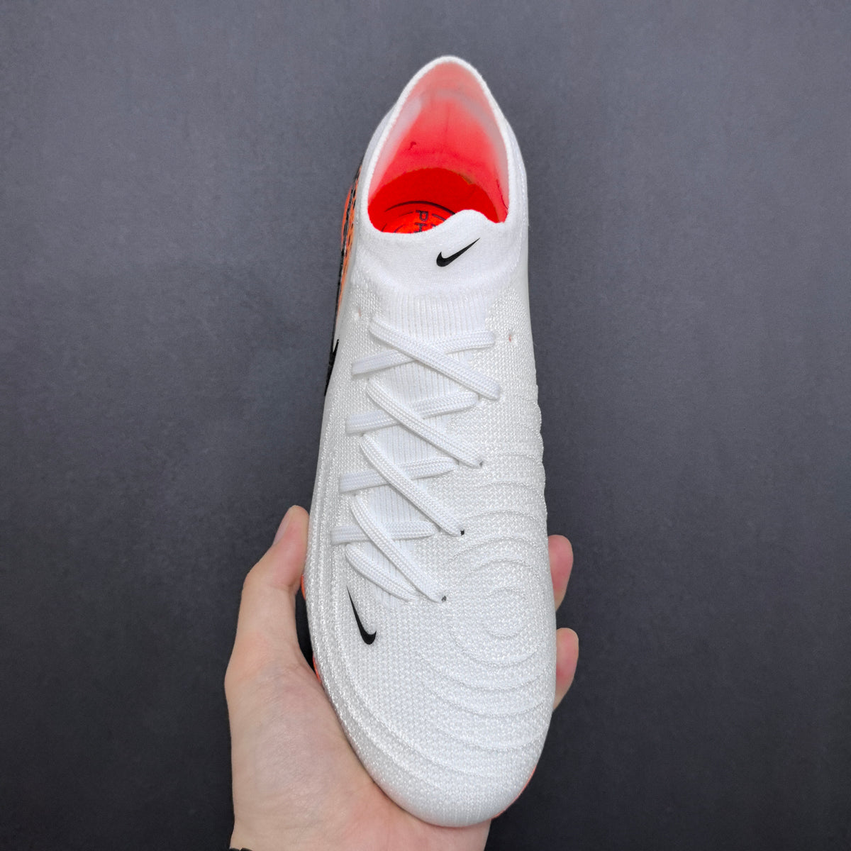 Chuteira Campo Nike Phantom Luna 2 AG Elite + Brindes