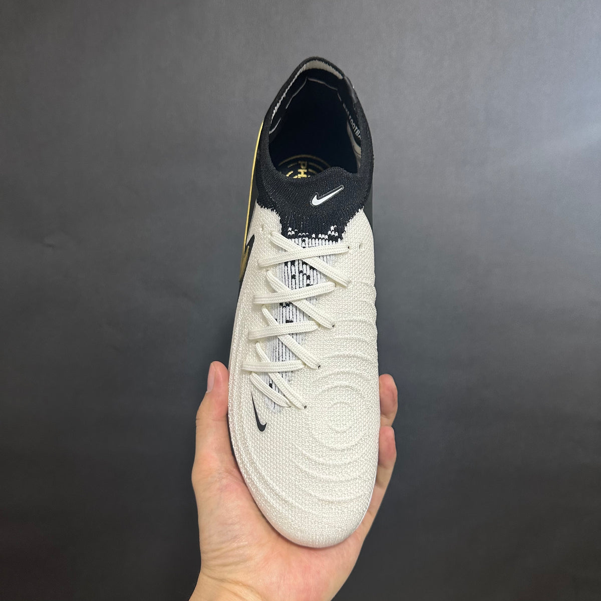 Chuteira Campo Nike Phantom Luna 2 AG Elite + Brindes