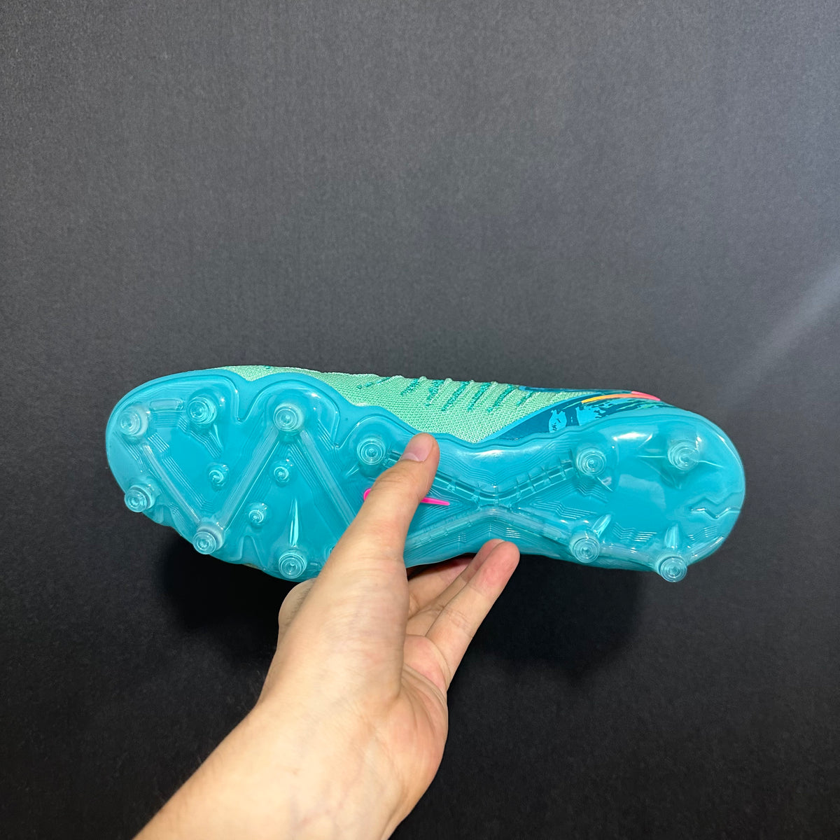 Chuteira Campo Nike Phantom Luna 2 AG Elite + Brindes