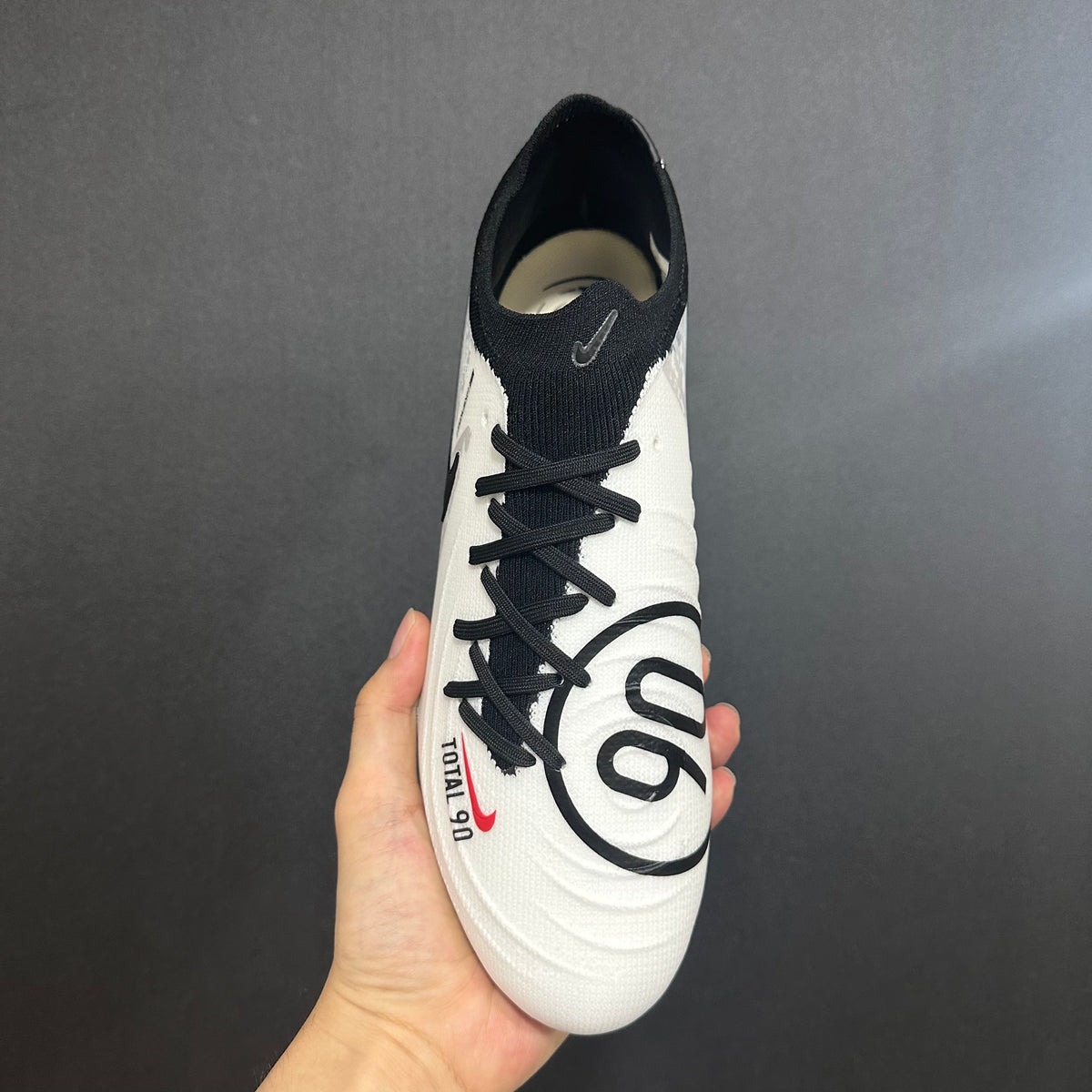 Chuteira Campo Nike Phantom Luna 2 AG Elite + Brindes