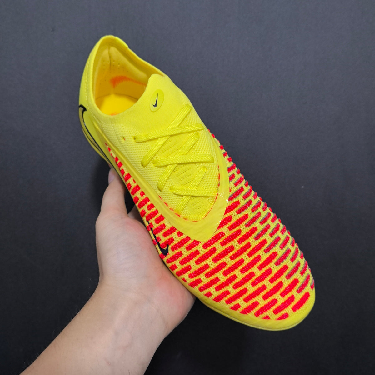 Chuteira Campo Nike Phantom GX 6 FG Elite + Brindes