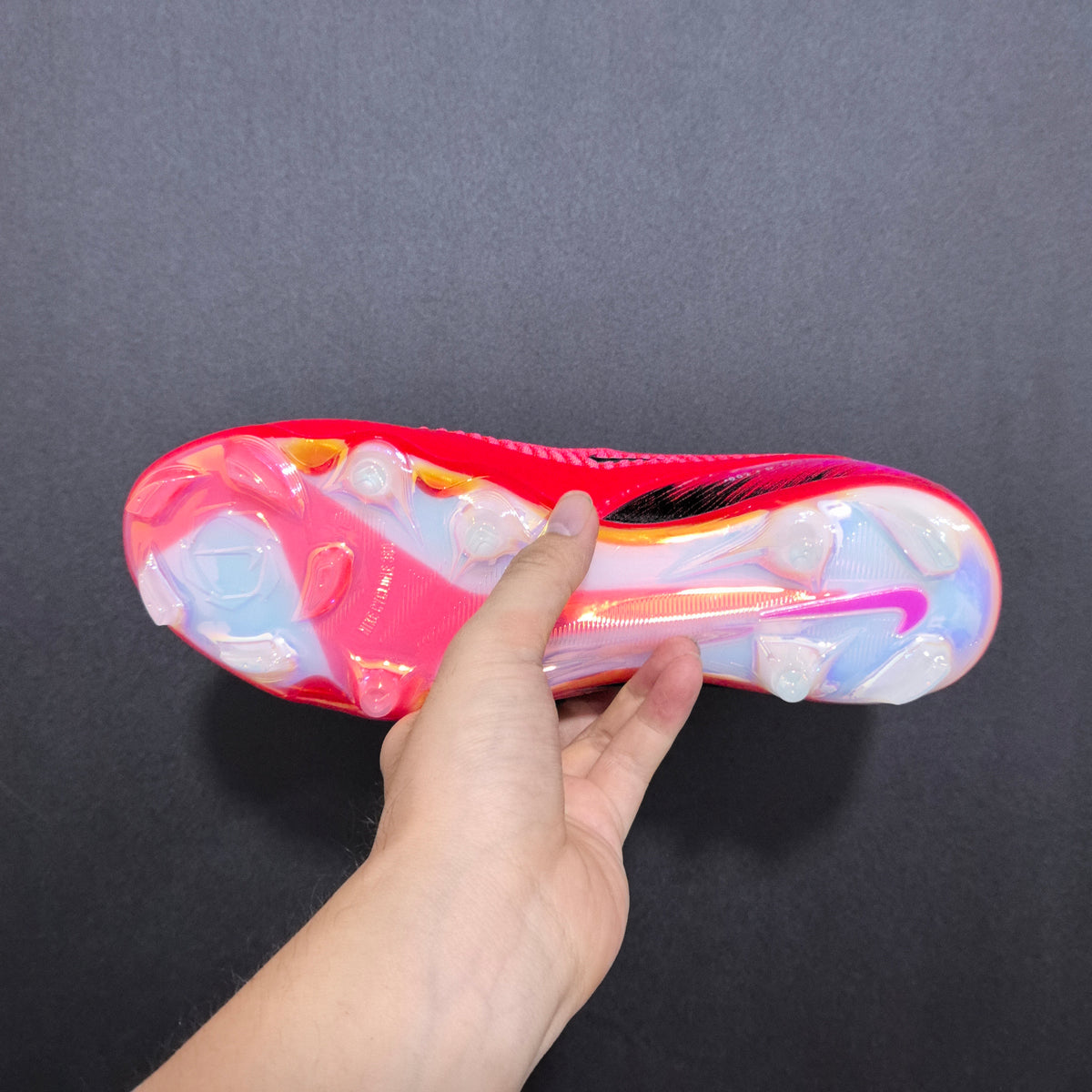 Chuteira Campo Nike Phantom GX 6 FG Elite + Brindes