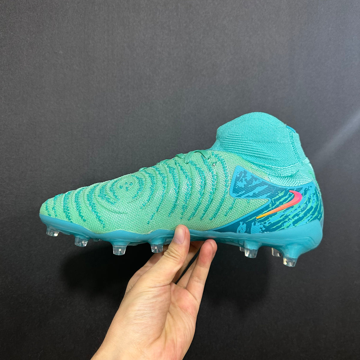 Chuteira Campo Nike Phantom Luna 2 AG Elite + Brindes