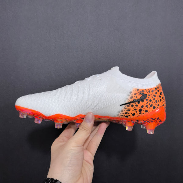 Chuteira Campo Nike Phantom Luna 2 AG Elite + Brindes