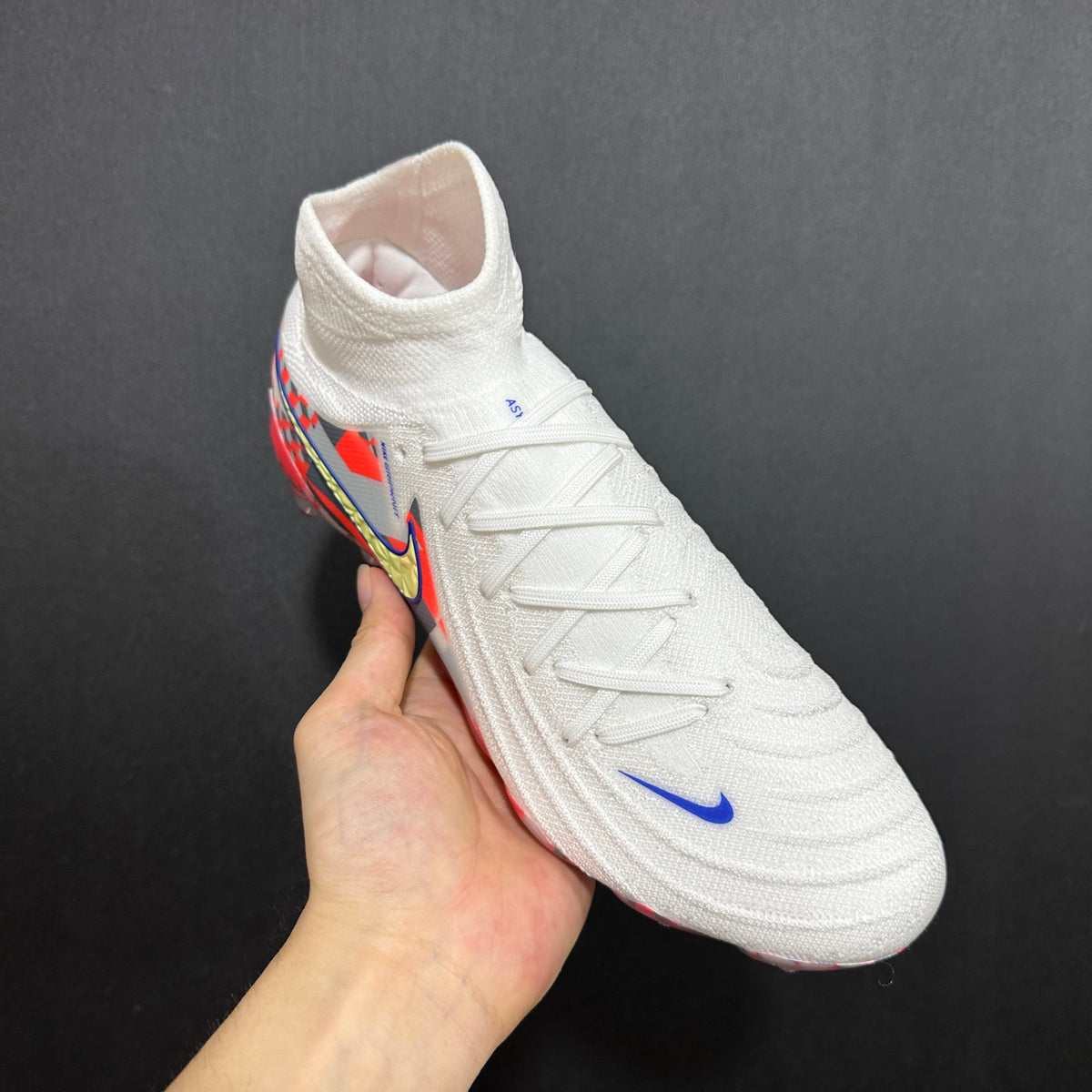 Chuteira Campo Nike Phantom Luna 2 AG Elite + Brindes