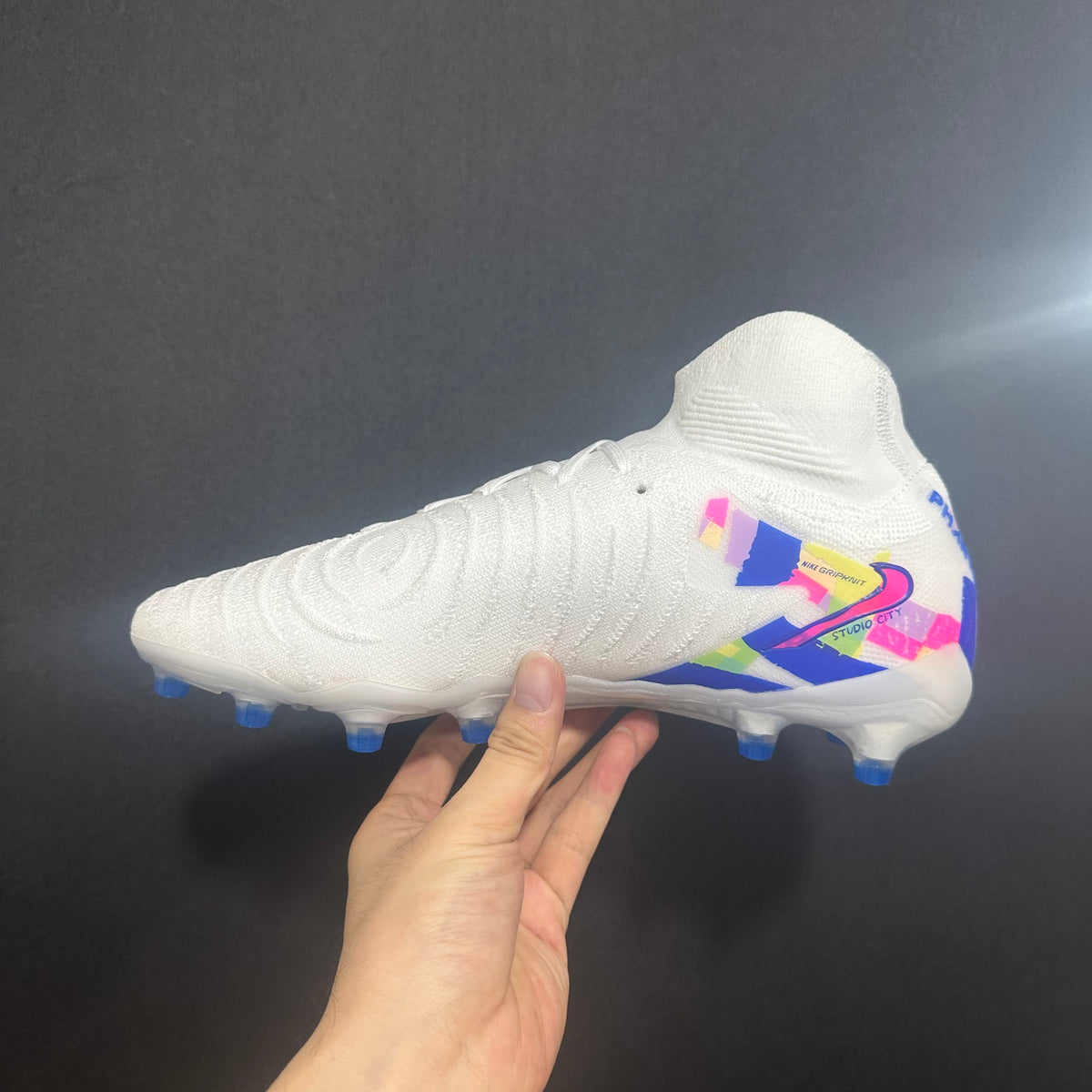 Chuteira Campo Nike Phantom Luna 2 AG Elite + Brindes