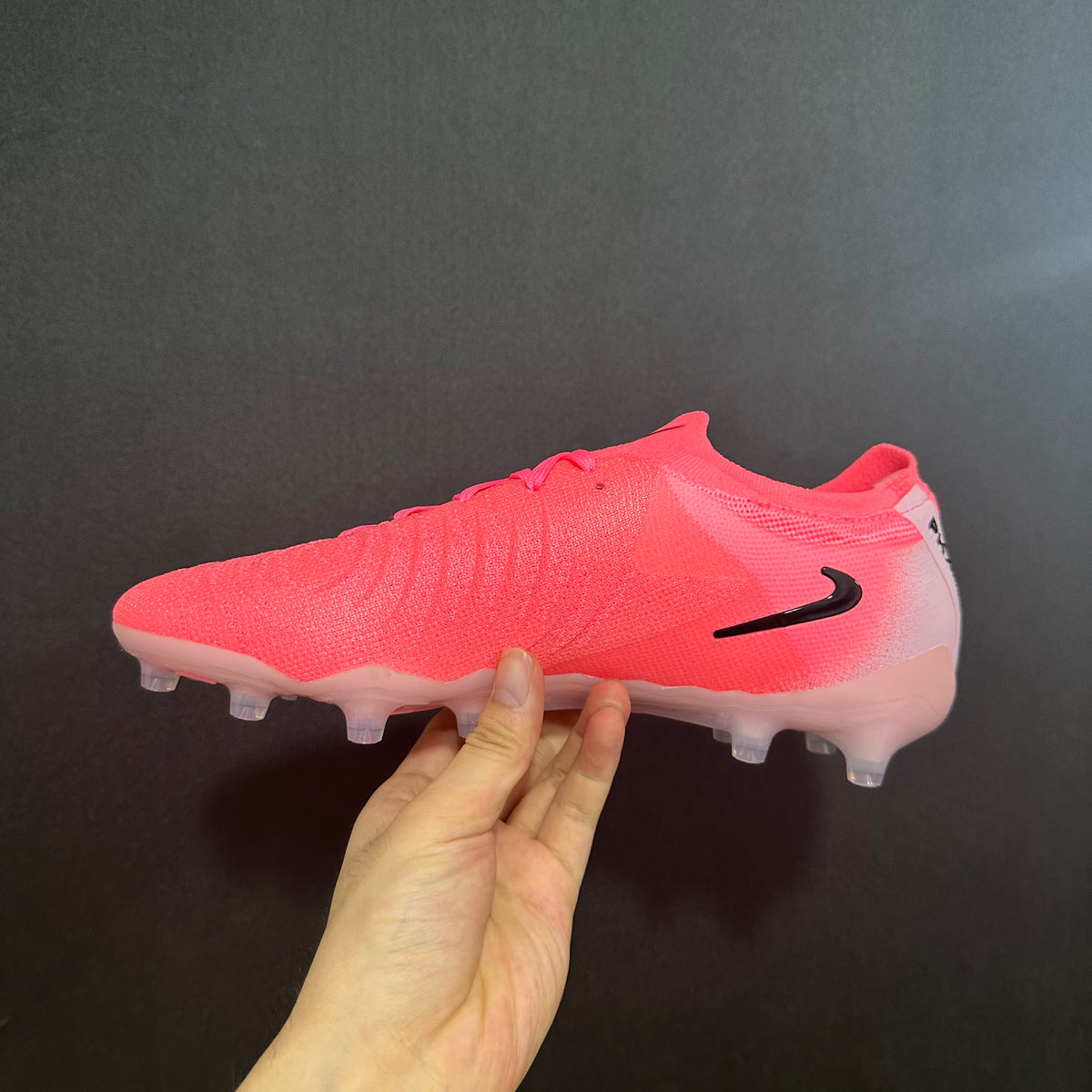 Chuteira Campo Nike Phantom Luna 2 AG Elite + Brindes