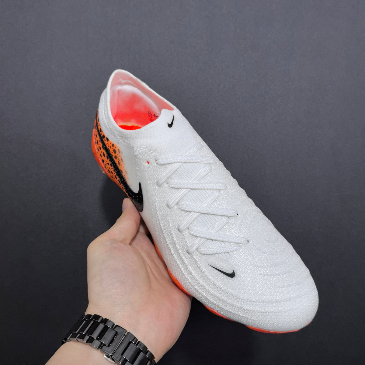 Chuteira Campo Nike Phantom Luna 2 AG Elite + Brindes