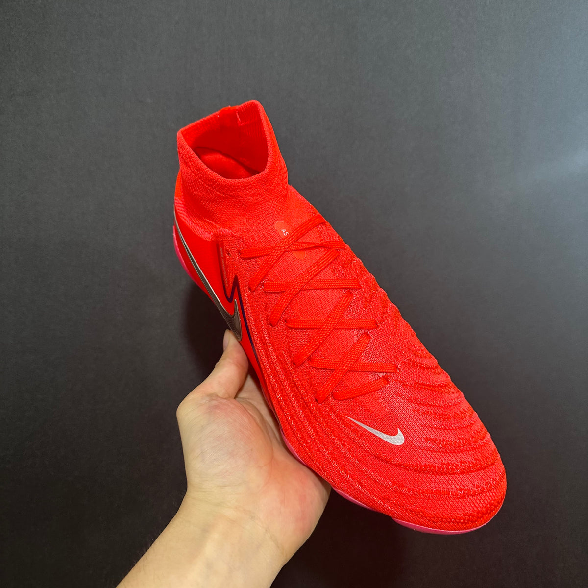 Chuteira Campo Nike Phantom Luna 2 AG Elite + Brindes