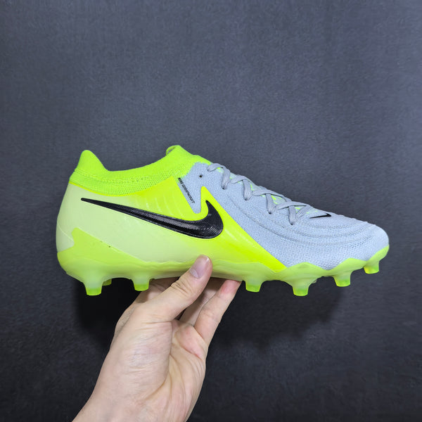 Chuteira Campo Nike Phantom Luna 2 AG Elite + Brindes
