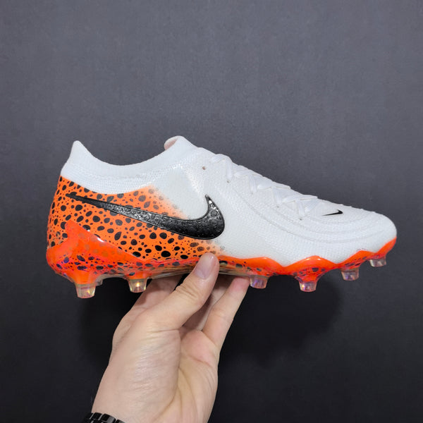 Chuteira Campo Nike Phantom Luna 2 AG Elite + Brindes