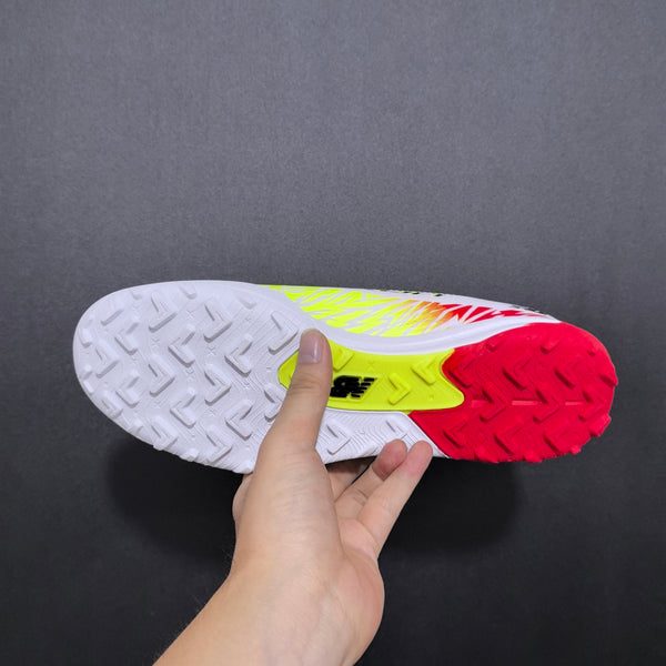 Chuteira Society New Balance Furon V8 TG Elite + Brindes