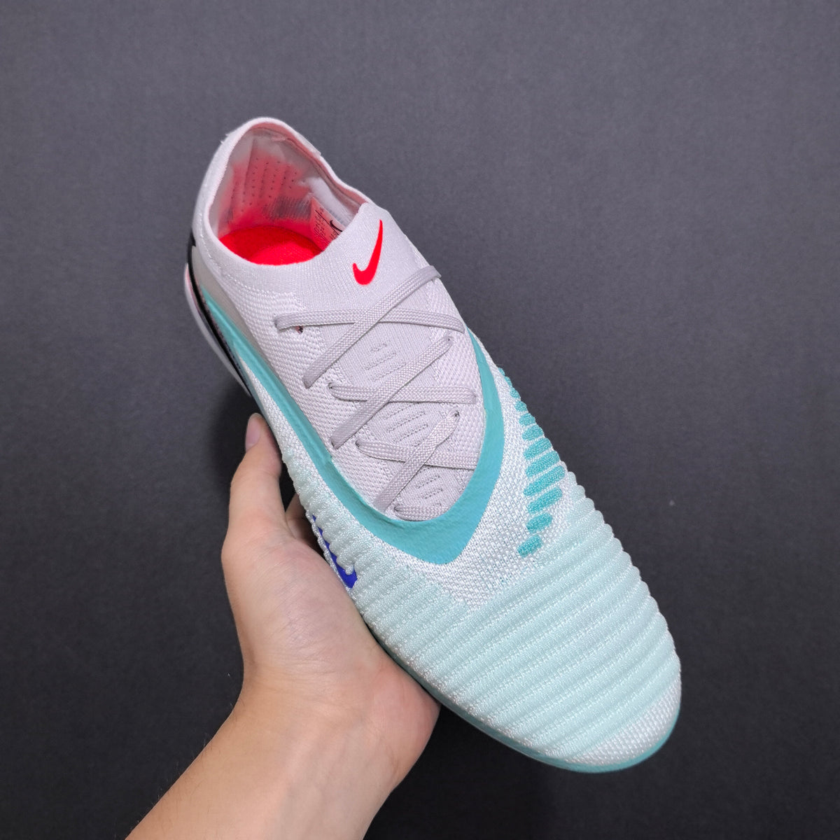 Chuteira Campo Nike Phantom GX 6 FG Elite + Brindes