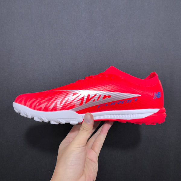 Chuteira Society New Balance Furon V8 TG Elite + Brindes