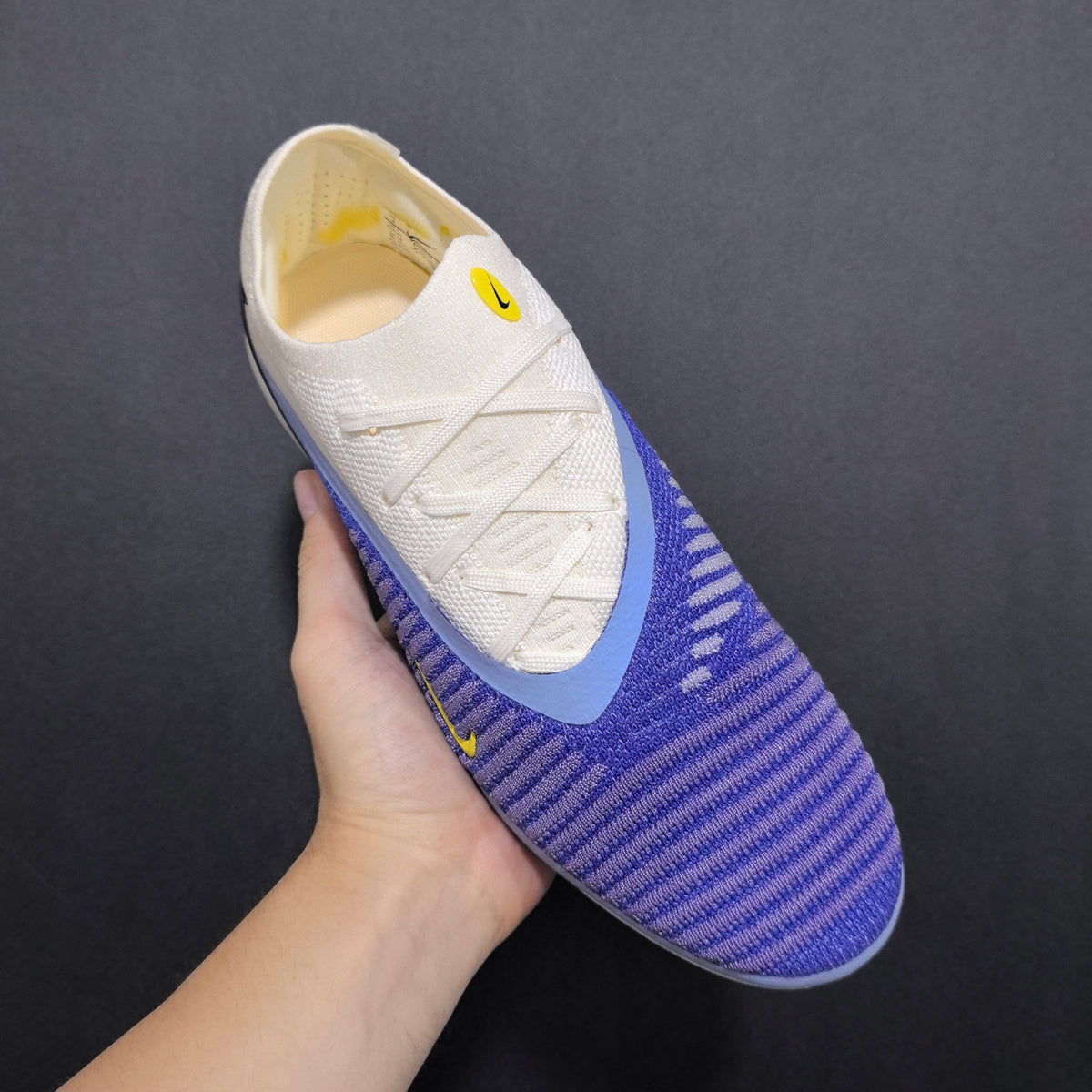 Chuteira Campo Nike Phantom GX 6 SG Elite + Brindes
