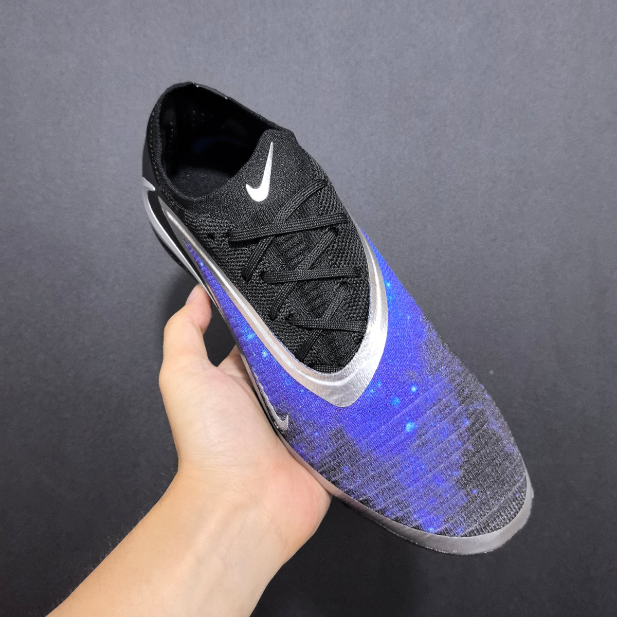 Chuteira Campo Nike Phantom GX 6 FG Elite + Brindes