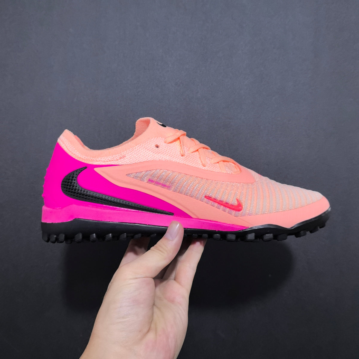 Chuteira Society Nike Phantom GX 6 TF Elite + Brindes