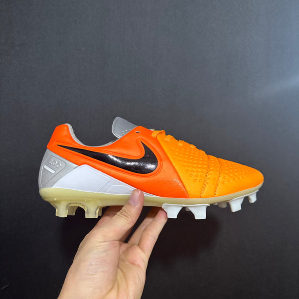 Chuteira Campo Nike CTR360 Maestri III FG + Brindes
