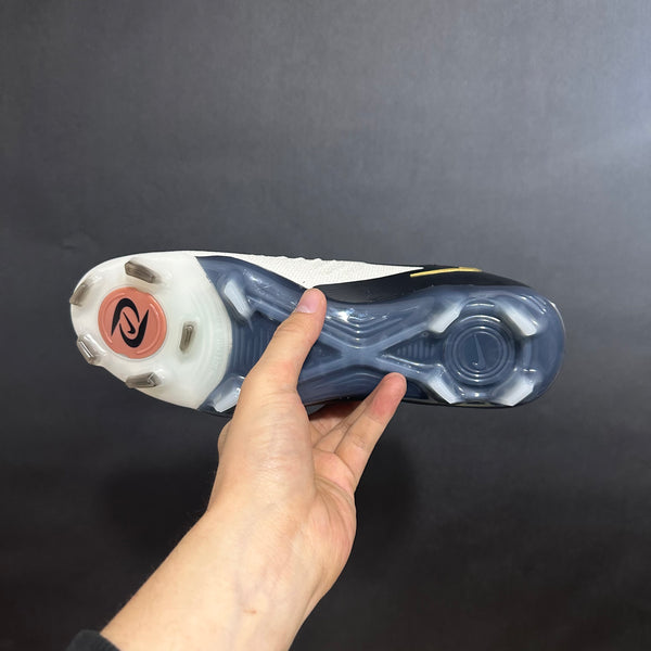 Chuteira Campo Nike Phantom Luna 2 AG Elite + Brindes