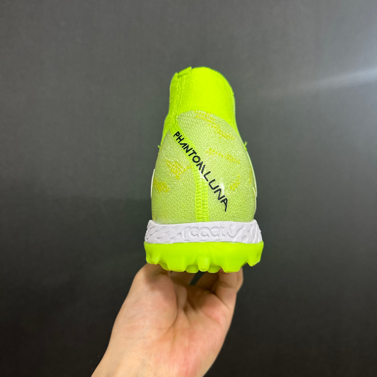 Chuteira Society Nike Phantom Luna TF 1 Elite + Brindes