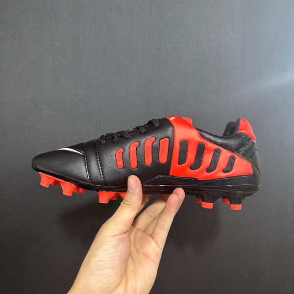 Chuteira Campo Nike CTR360 Maestri III FG + Brindes