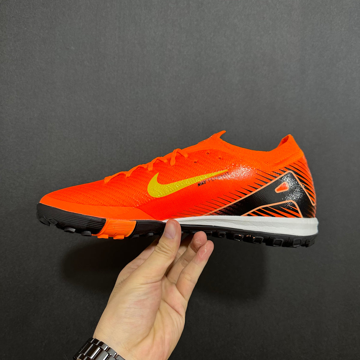 Chuteira Society Nike Air Zoom Mercurial Vapor 16 TF Elite + Brindes Exclusivos