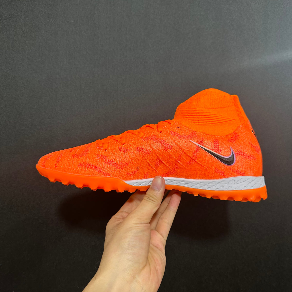 Chuteira Society Nike Phantom Luna TF 1 Elite + Brindes