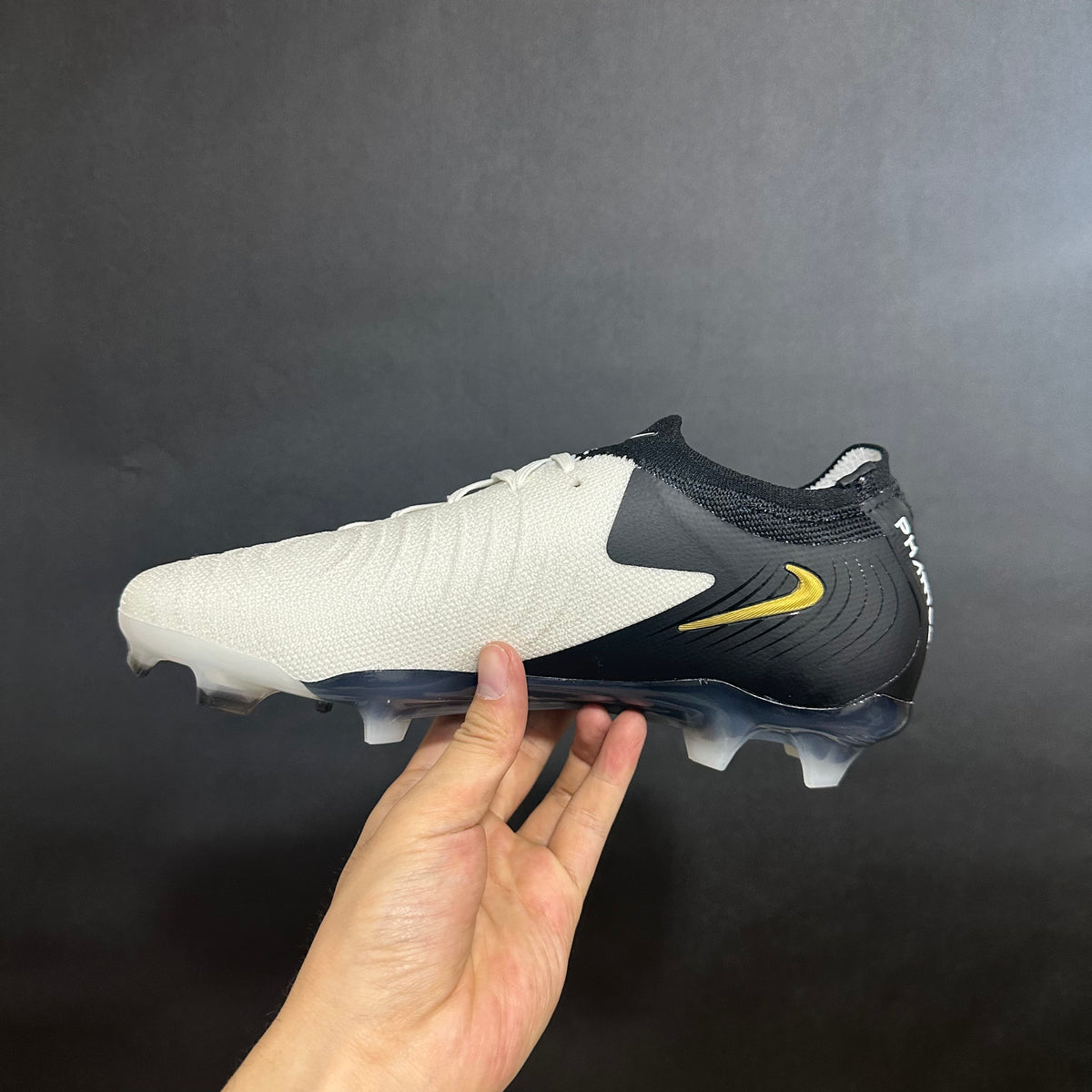 Chuteira Campo Nike Phantom Luna 2 AG Elite + Brindes