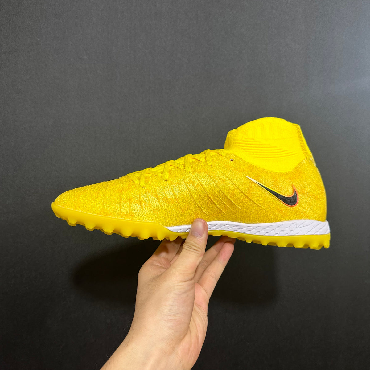 Chuteira Society Nike Phantom Luna TF 1 Elite + Brindes