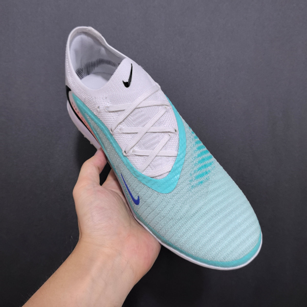 Chuteira Society Nike Phantom GX 6 TF Elite + Brindes