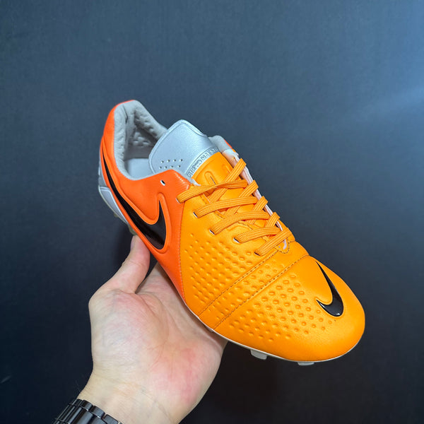 Chuteira Campo Nike CTR360 Maestri III FG + Brindes