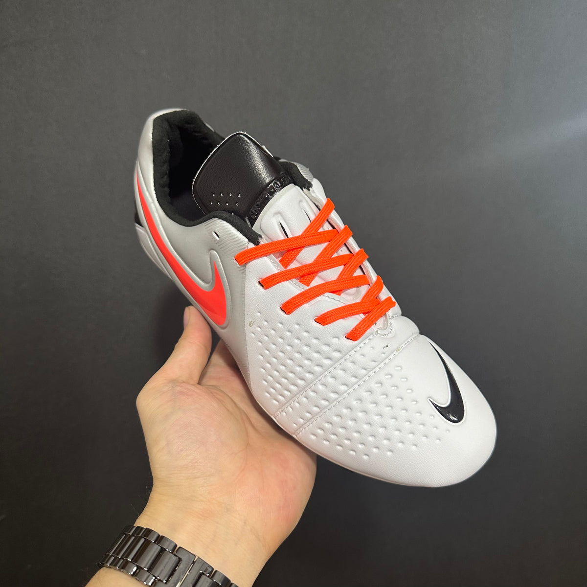 Chuteira Campo Nike CTR360 Maestri III FG + Brindes