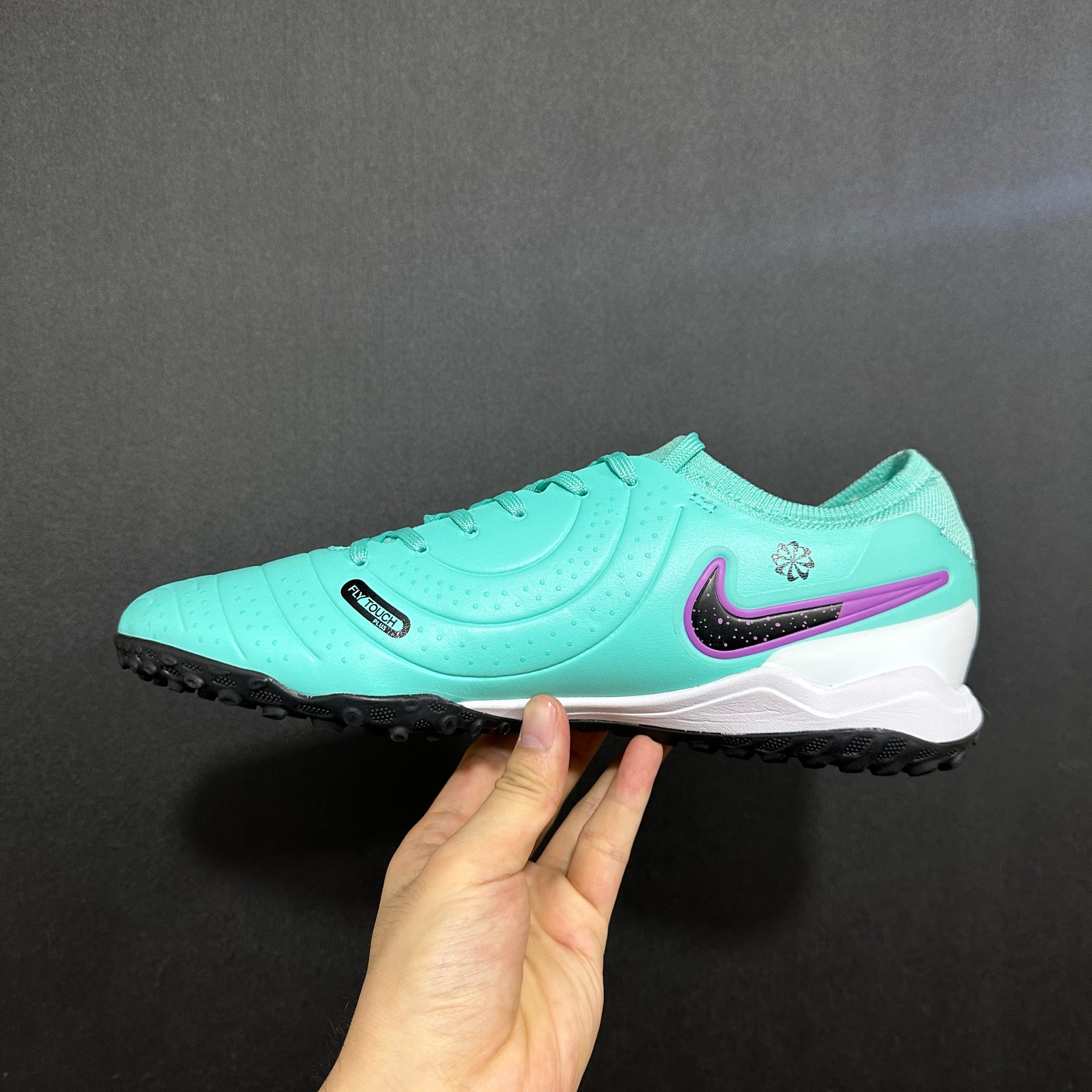 Chuteira Society Nike Tiempo Legend 10 TF Elite + Brindes Exclusivos