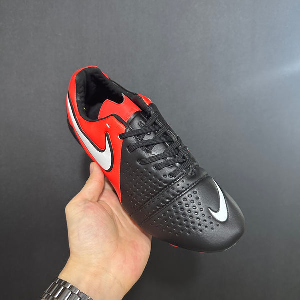 Chuteira Campo Nike CTR360 Maestri III FG + Brindes