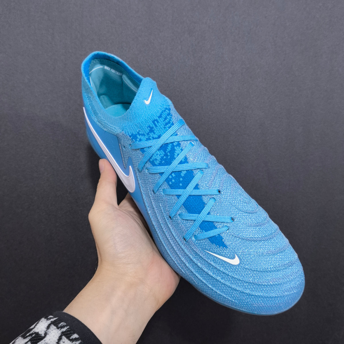 Chuteira Campo Nike Phantom Luna 2 SG Elite + Brindes