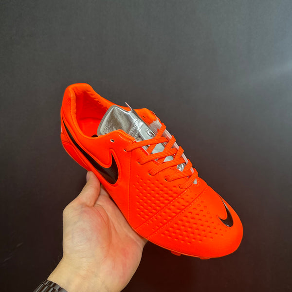Chuteira Campo Nike CTR360 Maestri III FG + Brindes