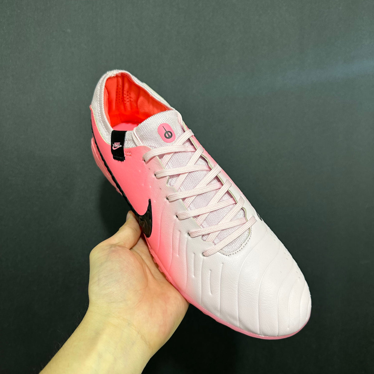 Chuteira Society Nike Tiempo Legend 10 TF Elite + Brindes