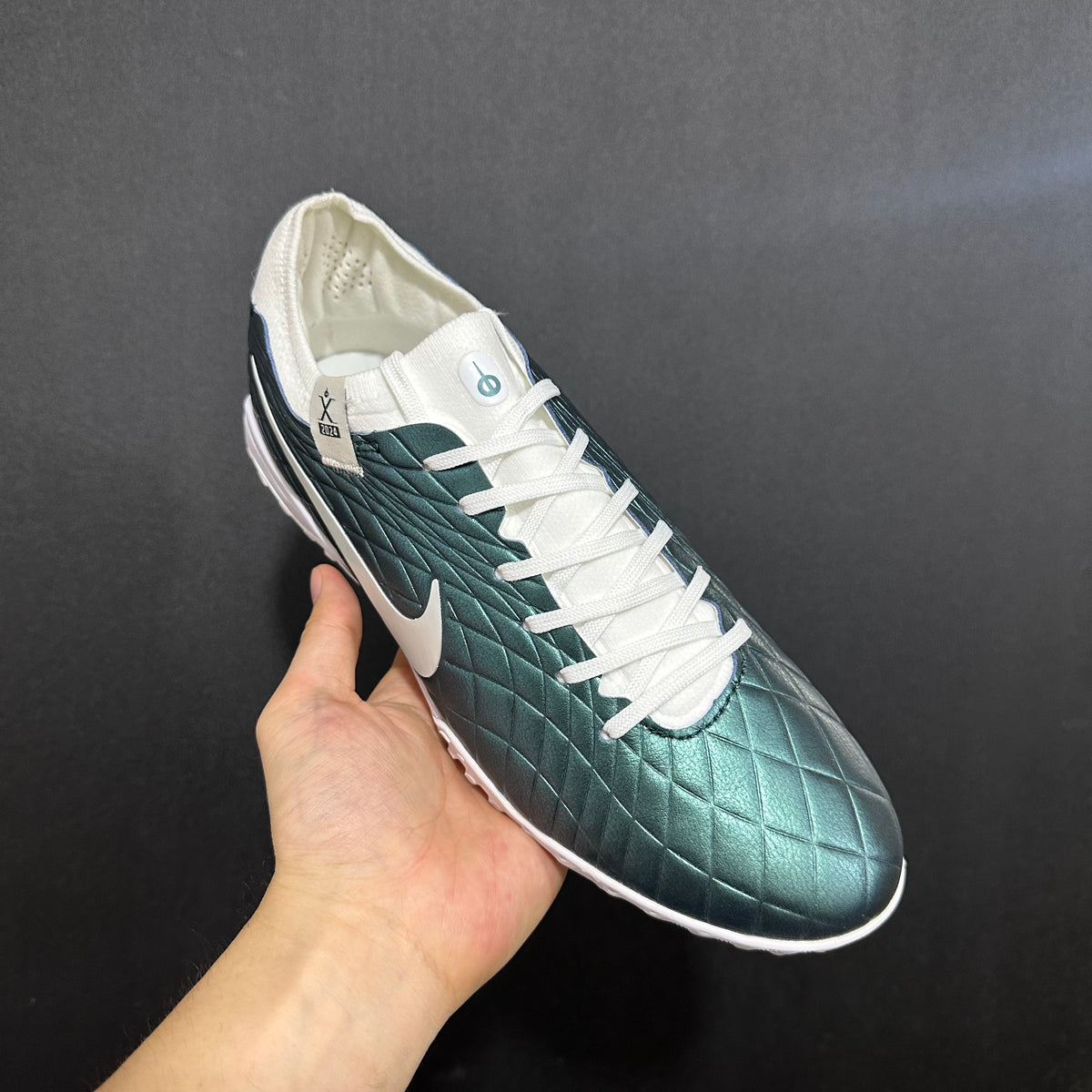 Chuteira Society Nike Tiempo Legend 10 TF Elite + Brindes