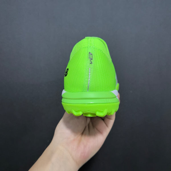 Chuteira Society New Balance Furon V8 TG Elite + Brindes