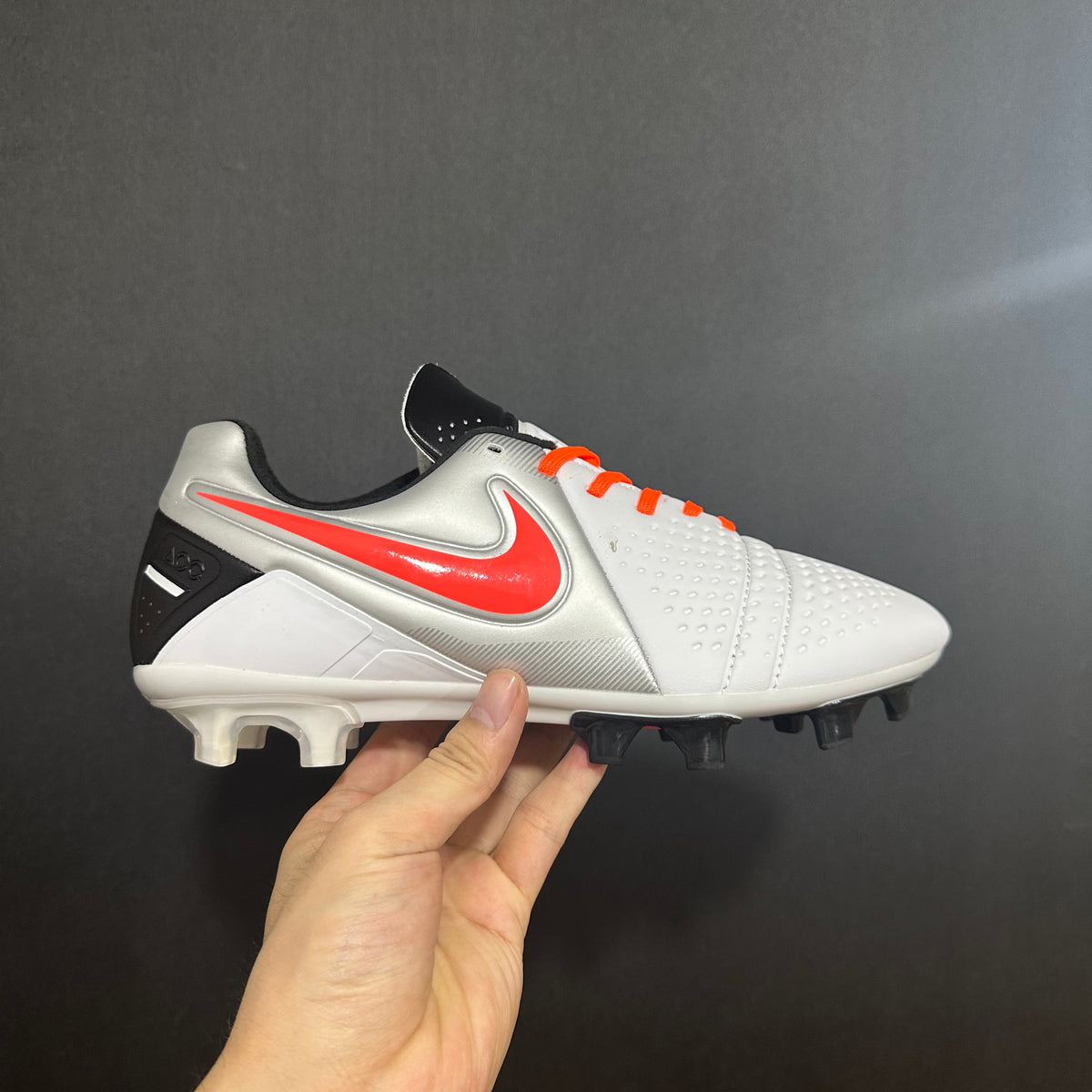 Chuteira Campo Nike CTR360 Maestri III FG + Brindes