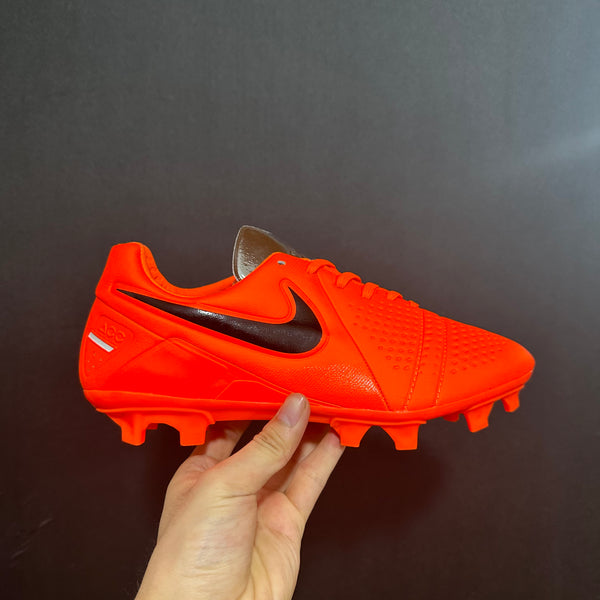 Chuteira Campo Nike CTR360 Maestri III FG + Brindes