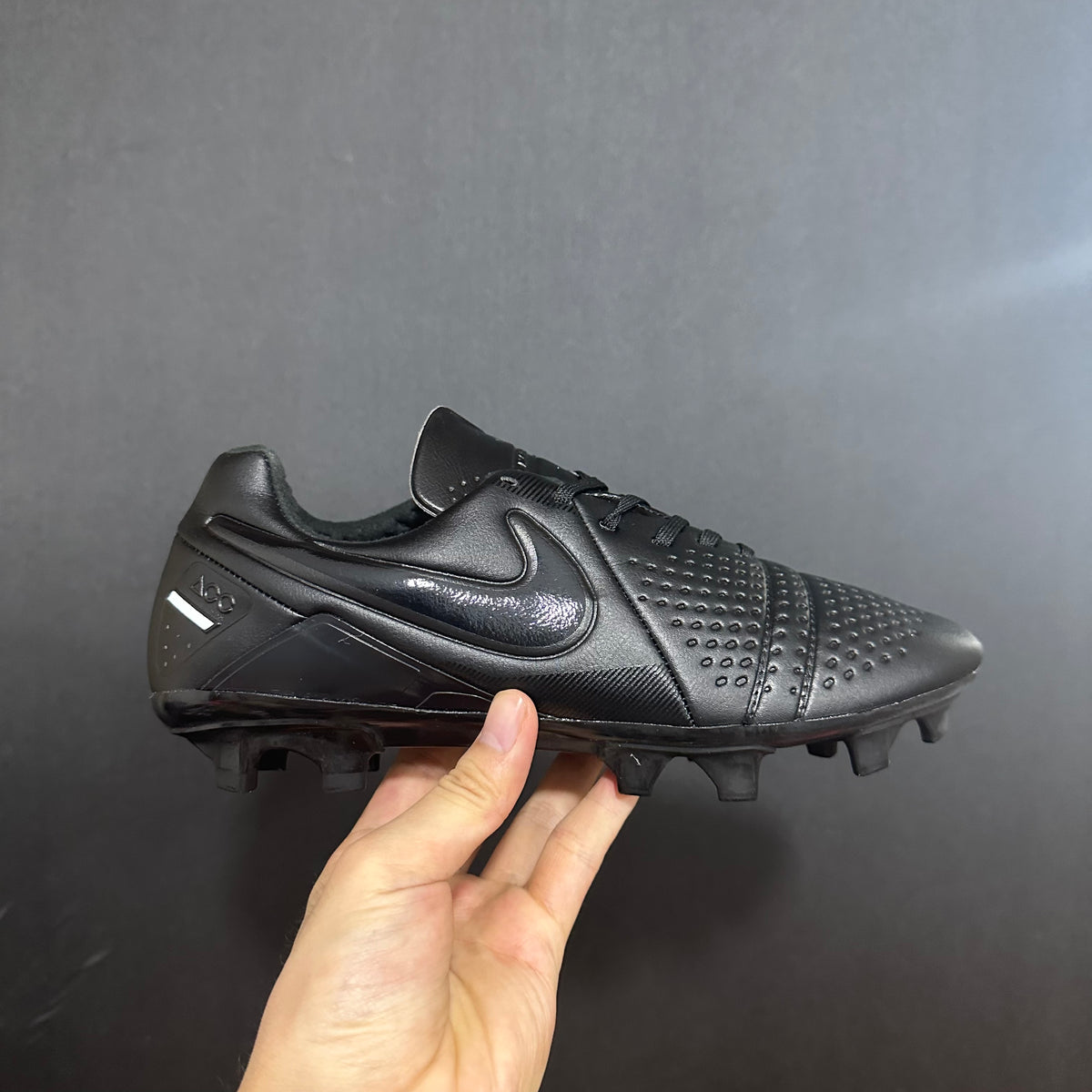 Chuteira Campo Nike CTR360 Maestri III FG + Brindes