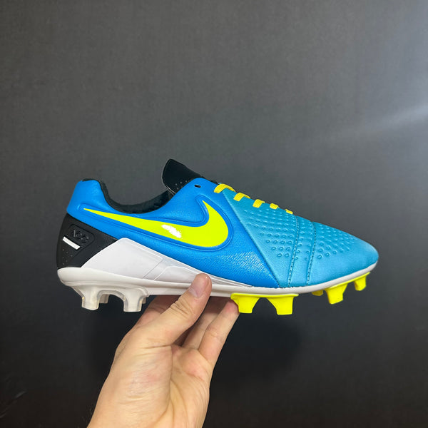 Chuteira Campo Nike CTR360 Maestri III FG + Brindes
