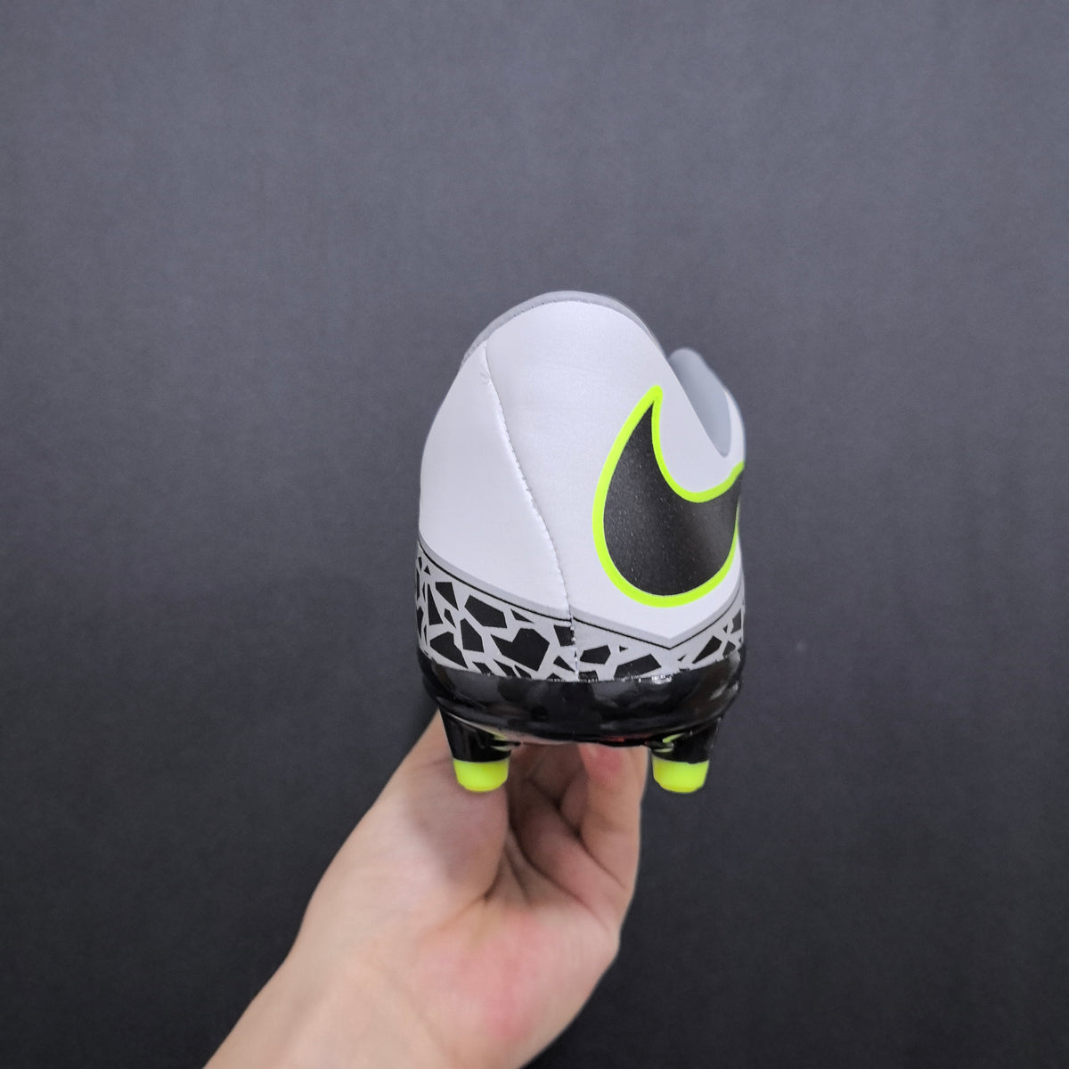Chuteira Campo Nike Hypervenom Phantom II fg Elite + Brindes