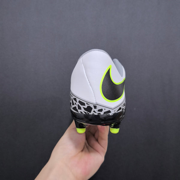 Chuteira Campo Nike Hypervenom Phantom II fg Elite + Brindes