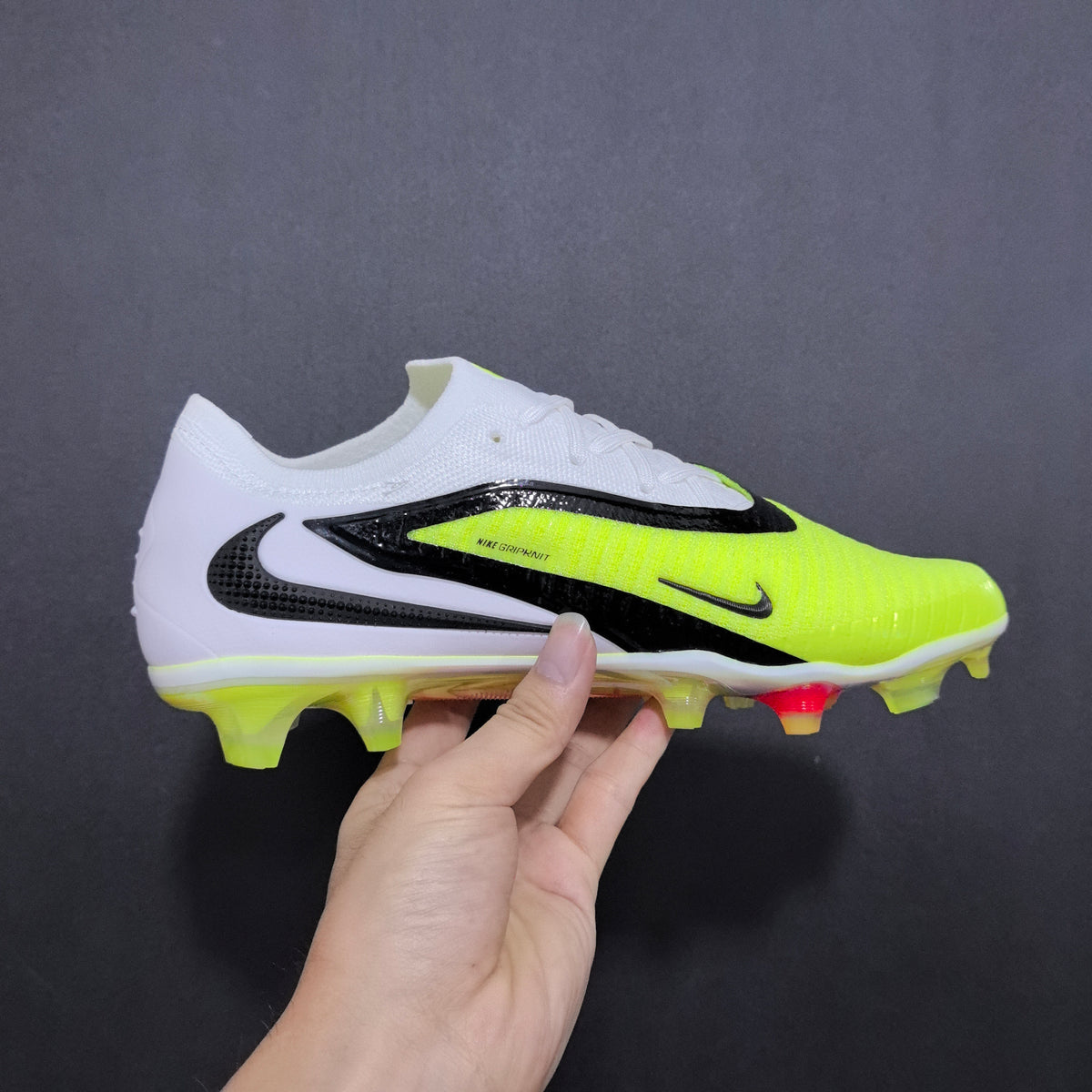 Chuteira Campo Nike Phantom GX 6 FG Elite + Brindes