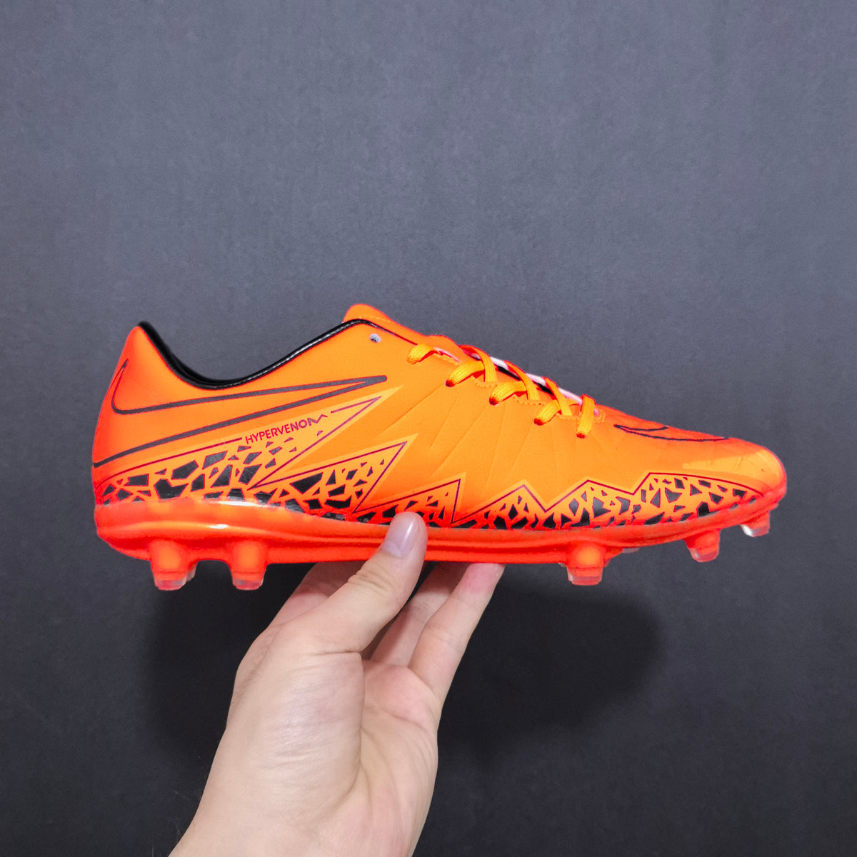 Chuteira Campo Nike Hypervenom Phantom II fg Elite + Brindes