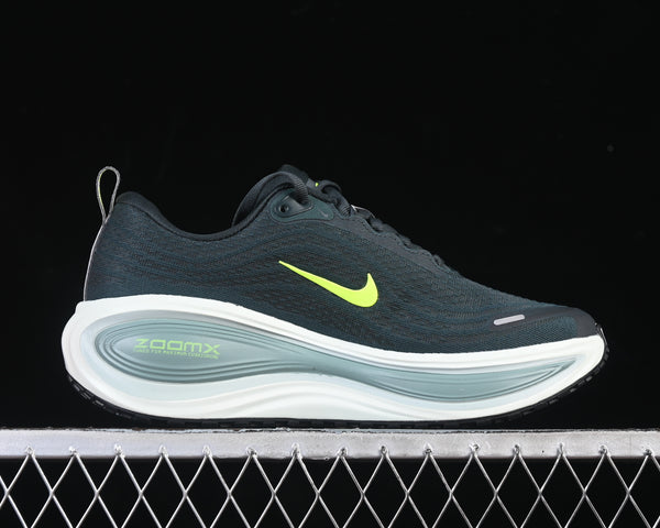 Tênis Nike Air Zoom Vomero Plus