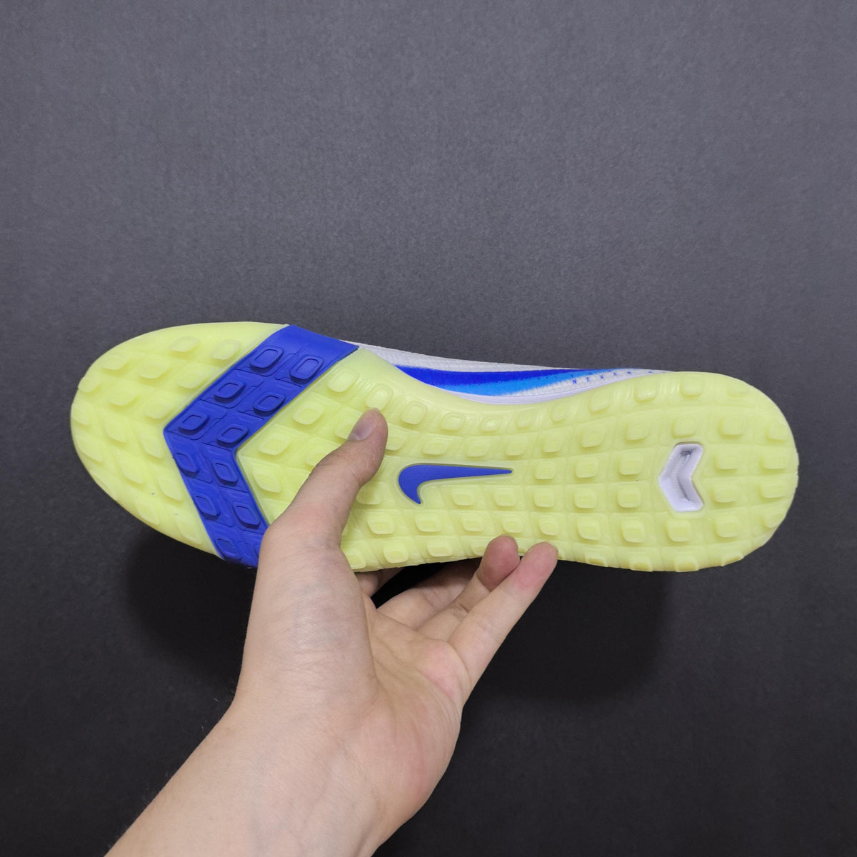 Chuteira Society Nike Air Zoom Mercurial Vapor 16 TF Elite + Brindes