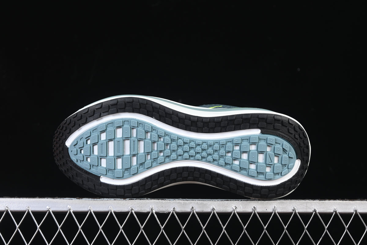 Tênis Nike Air Zoom Vomero Plus